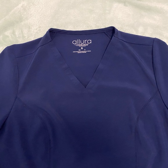 Allura by Cherokee Small navy blue scrub top - Picture 2 of 3
